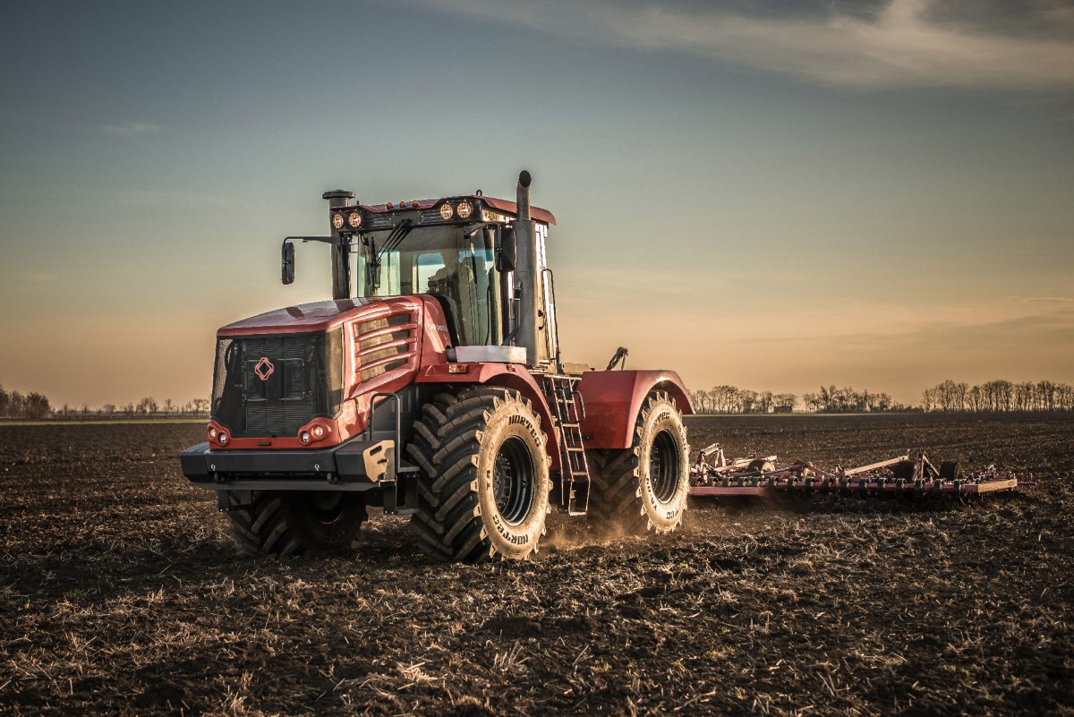 Трактор k-700 Кировец