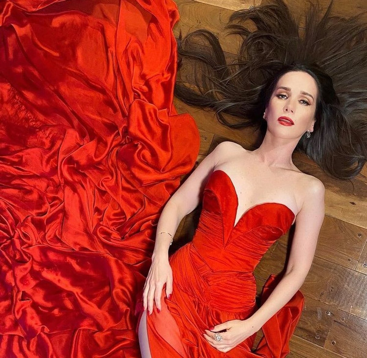 Наталия Орейро в Красном платье