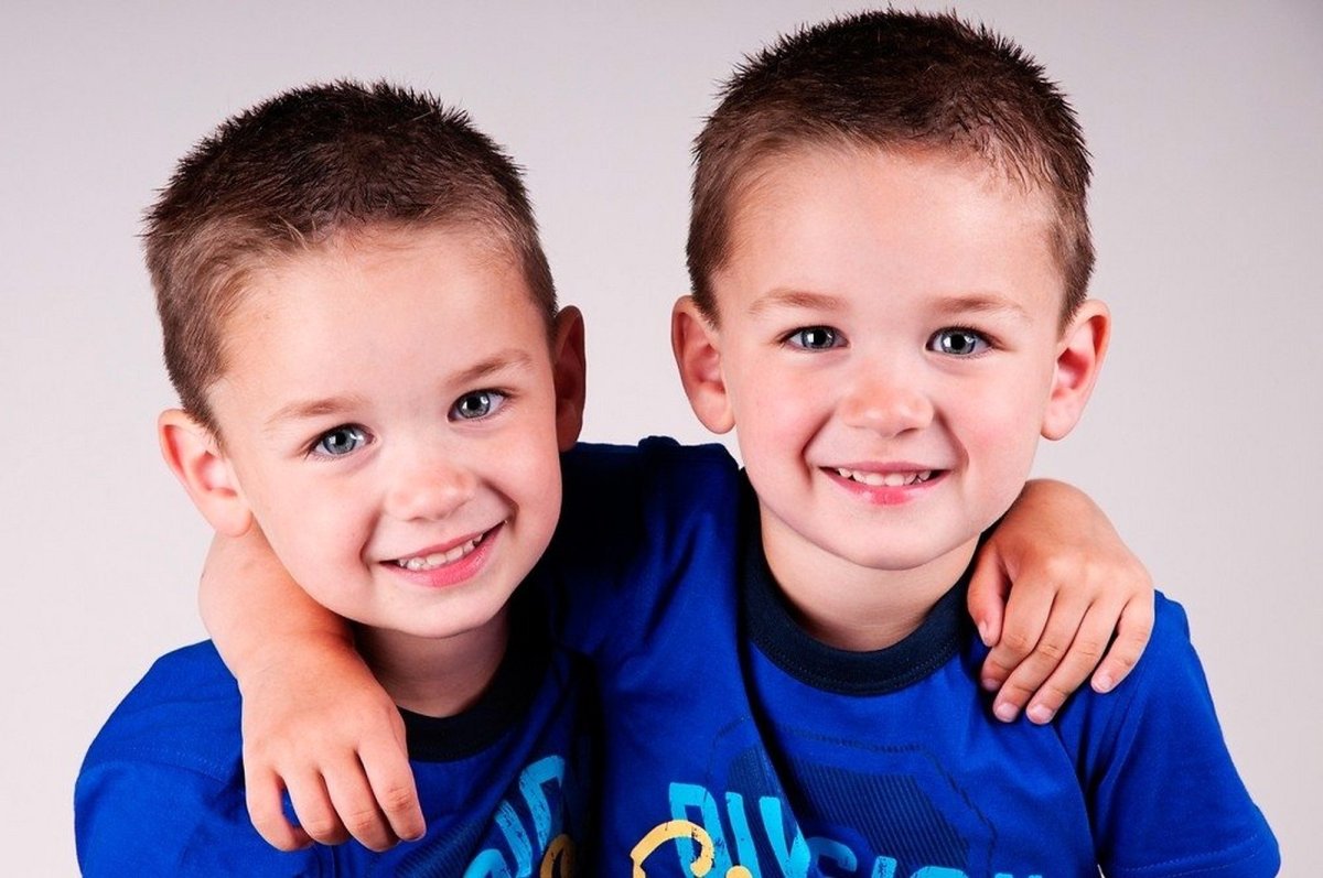 Красивые дети мальчик и девочка