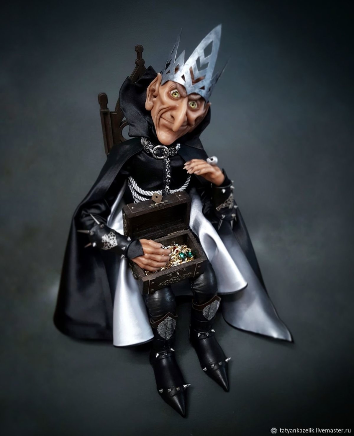 Кощей над златом чахнет