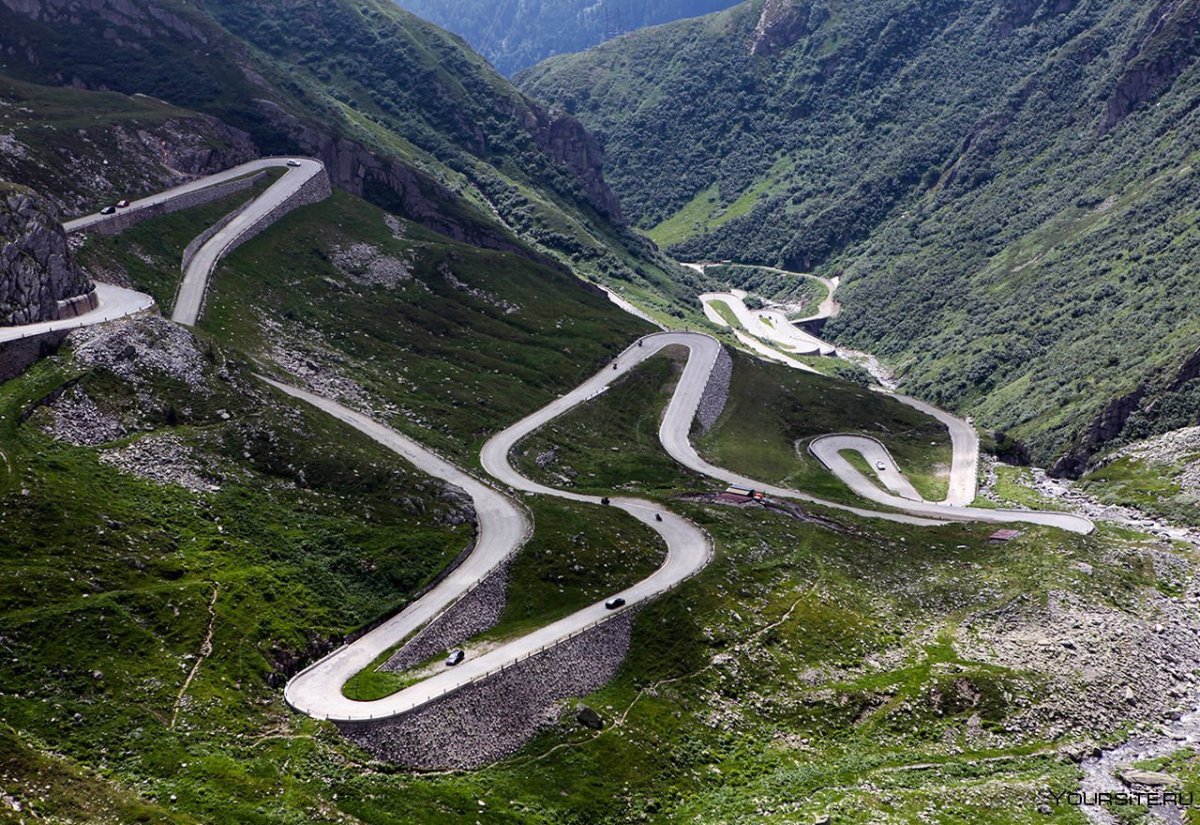 Праздничное украшение серпантин