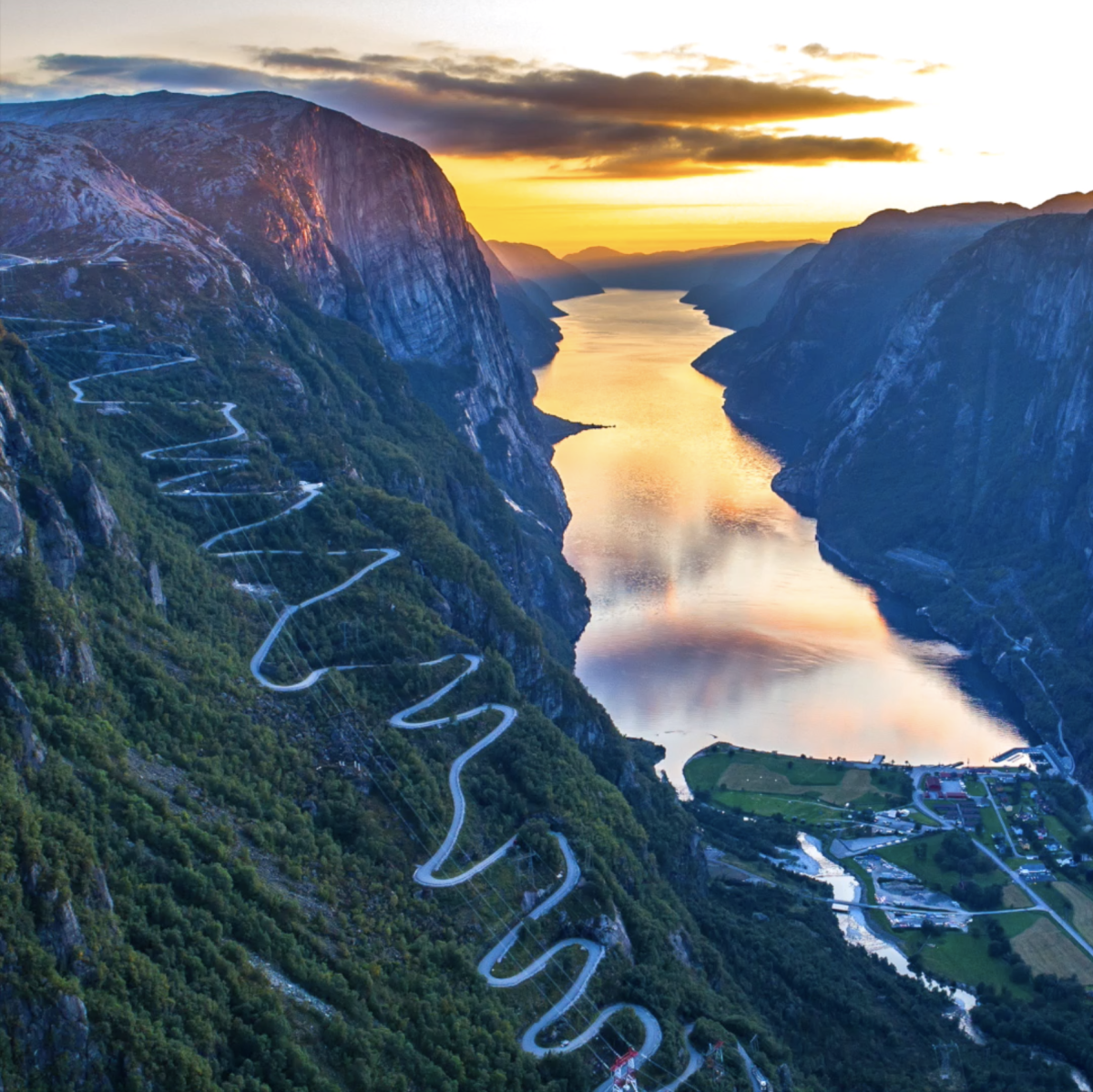 Разноцветные атласные ленты