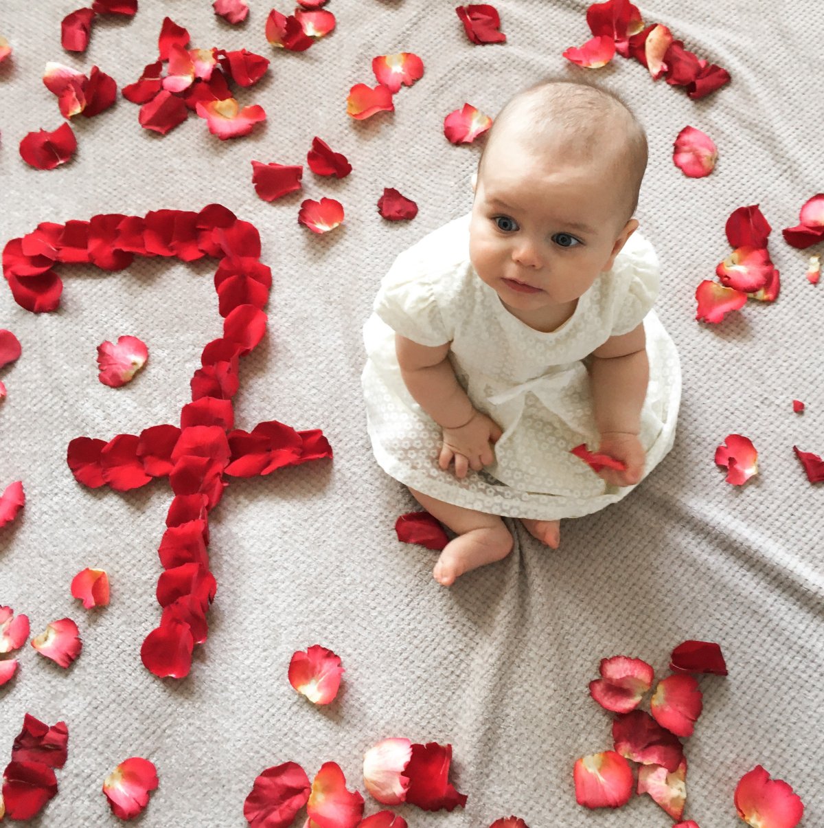 Девочка с медвежонком