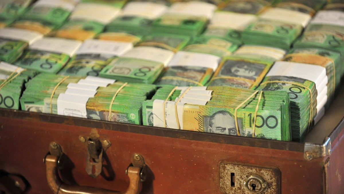 Коробка с долларами