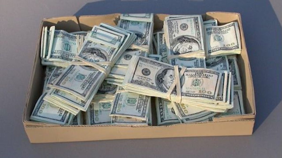 Портфель с деньгами