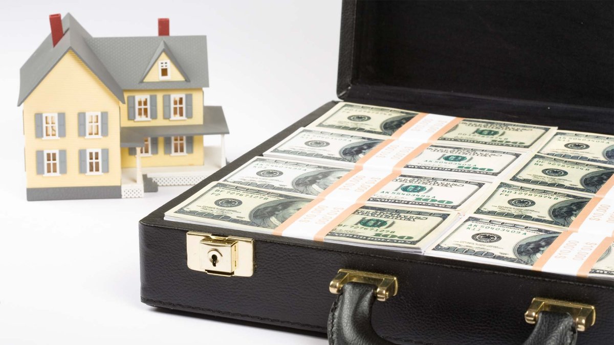 Прозрачный чемодан с деньгами