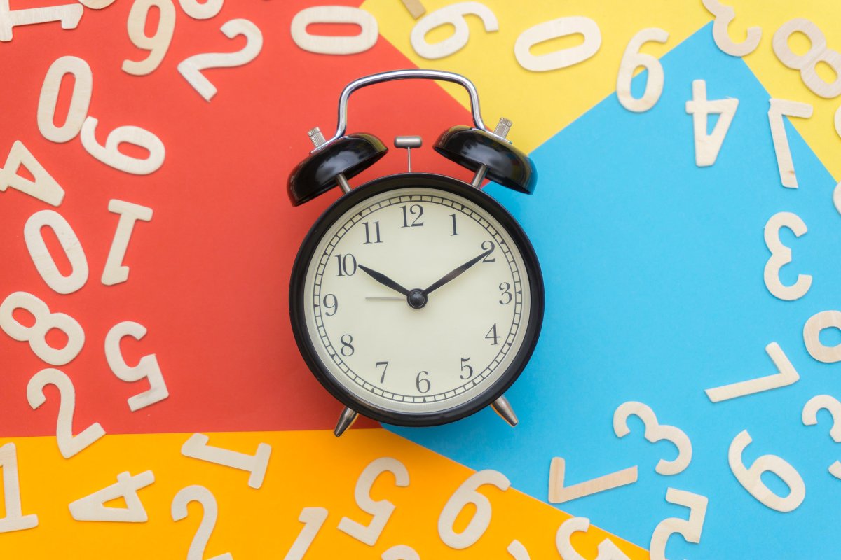 Часы циферблат без стрелок