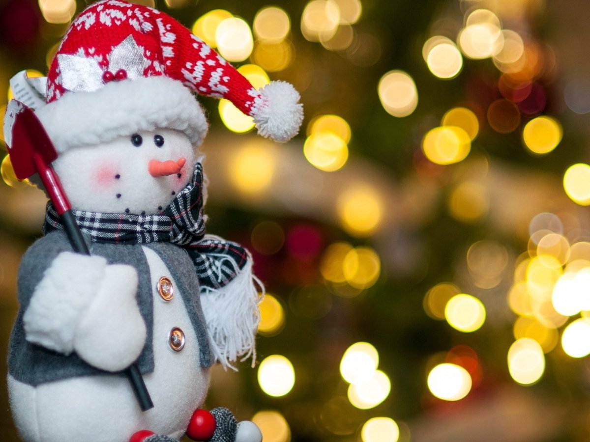 Новогодний Снеговик