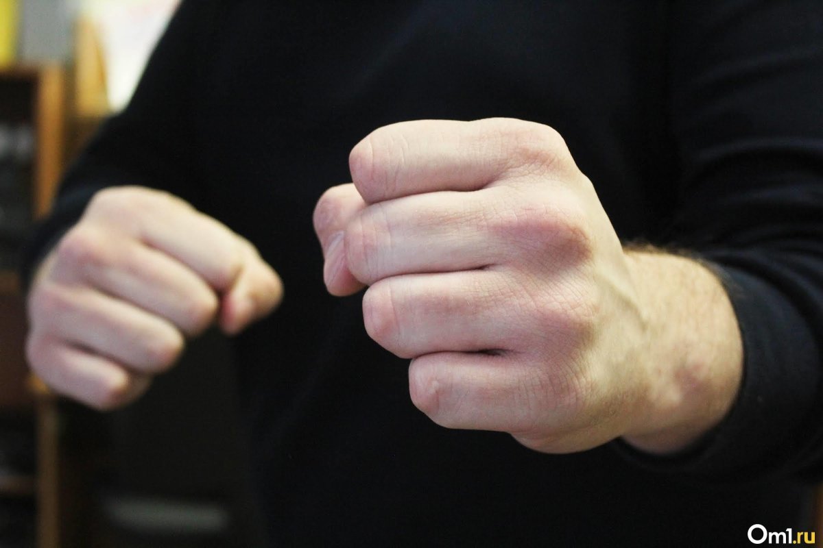 Эмблема кулак