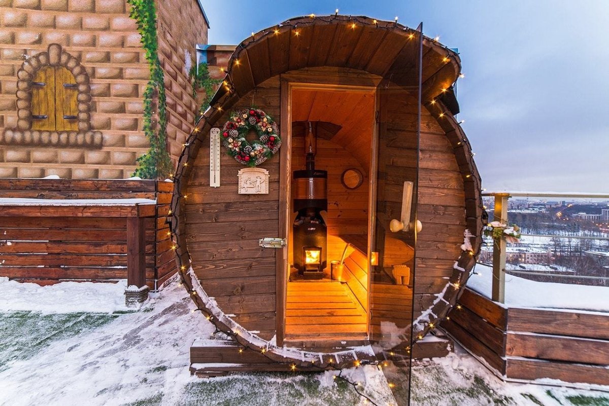 Русская изба из оцилиндрованного бревна