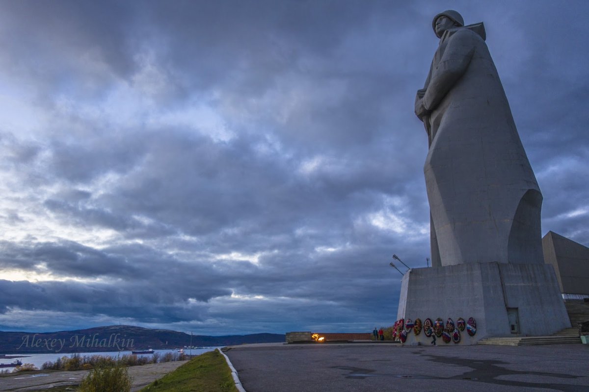 Мурманск город герой