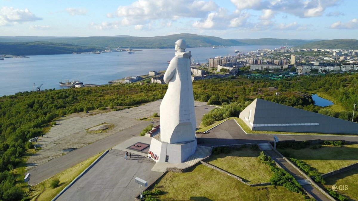 Памятник защитникам советского Заполярья в Мурманске