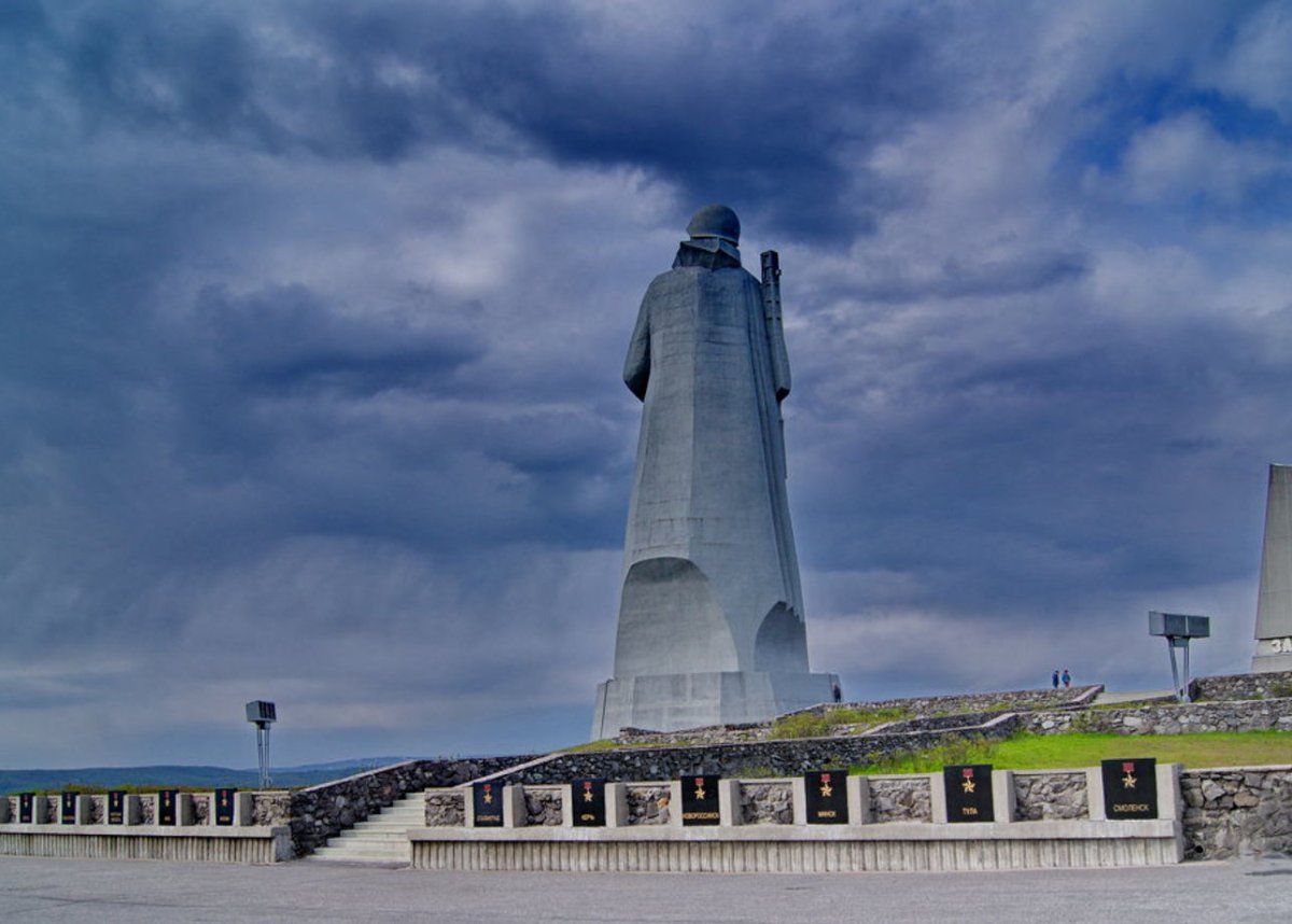 Мурманск город герой