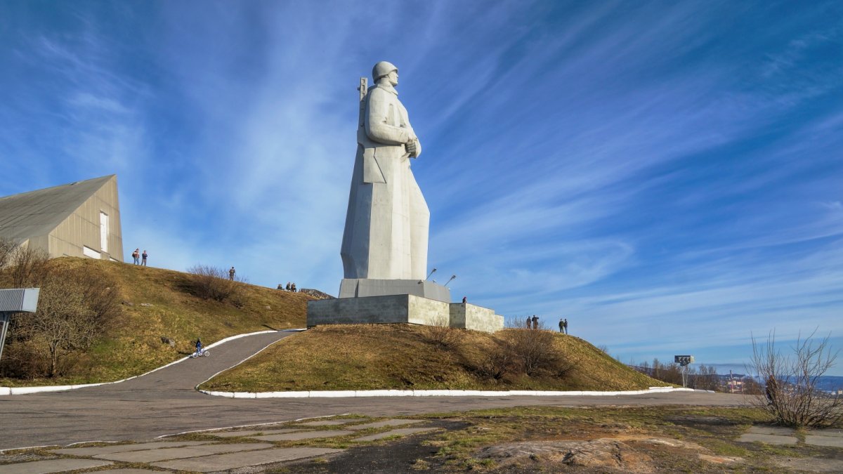 Мурманск город герой памятники