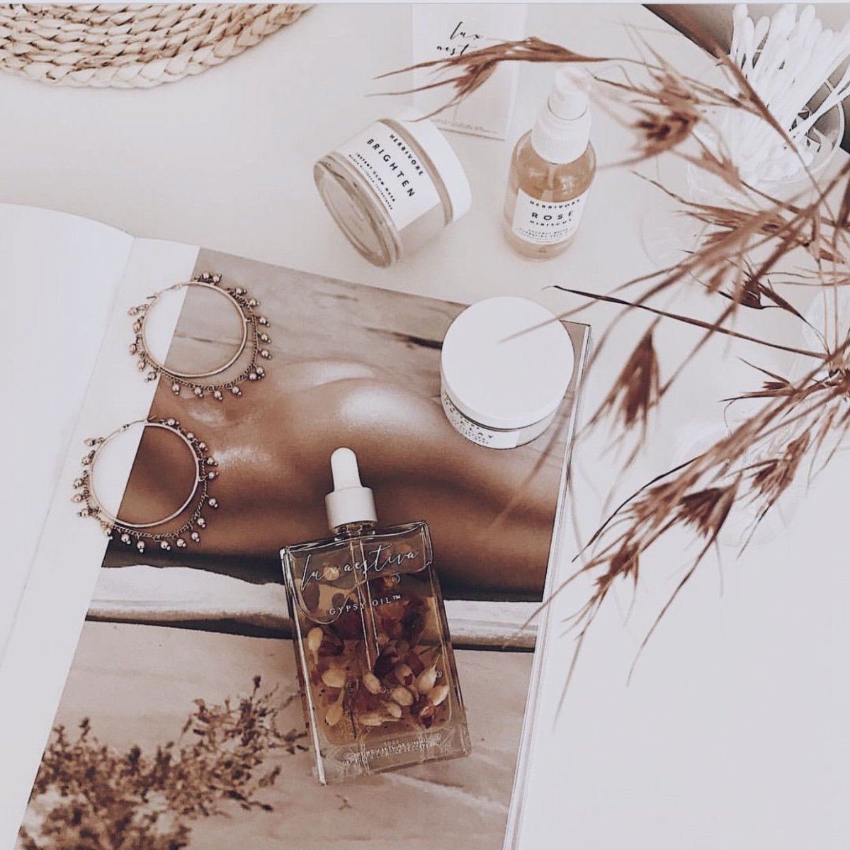 Фон для Инстаграм парфюма