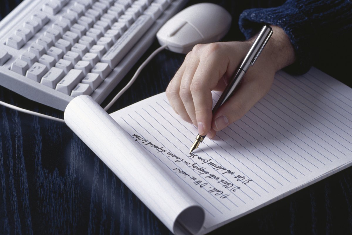 Стопка деловых писем