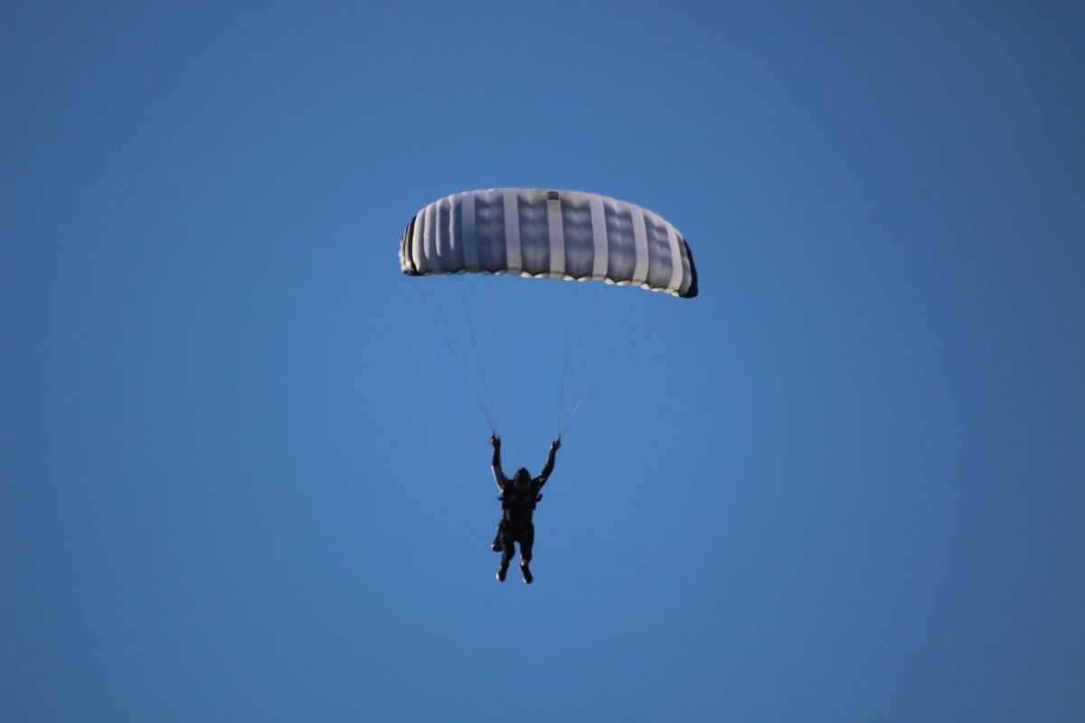 Сергей Шенин парашютист