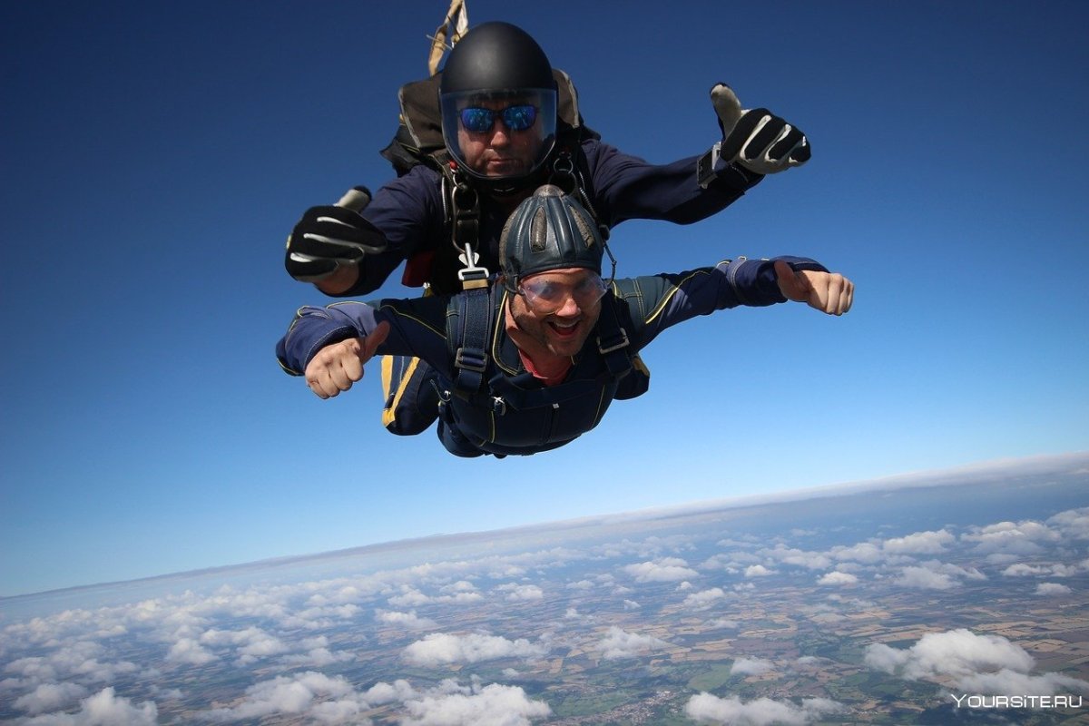 Прыгать с парашютом