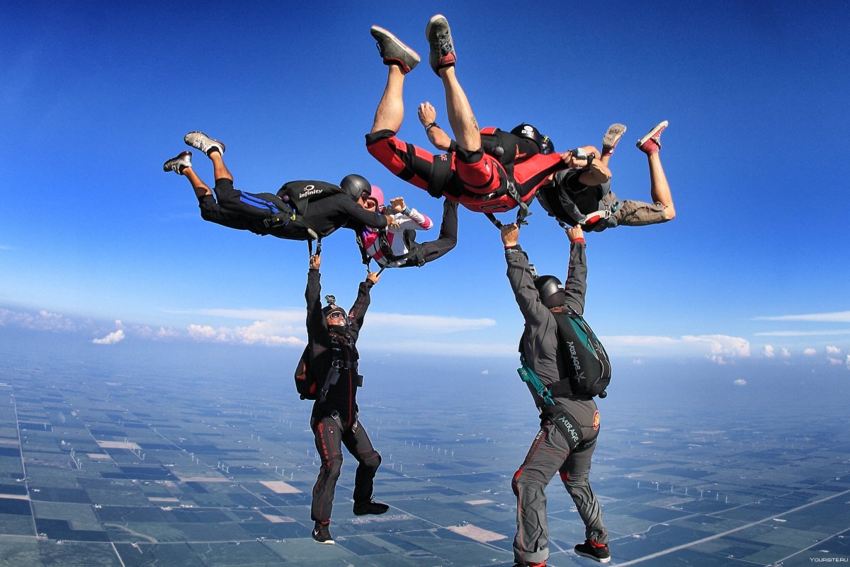 Затяжной прыжок с парашютом