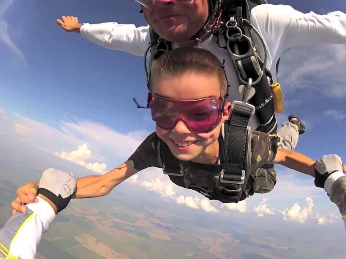 Черил Стернс парашютистка