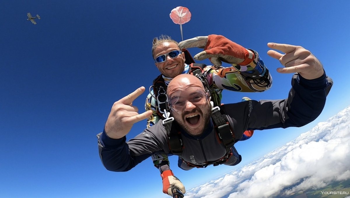 Прыжок с парашютом из самолета