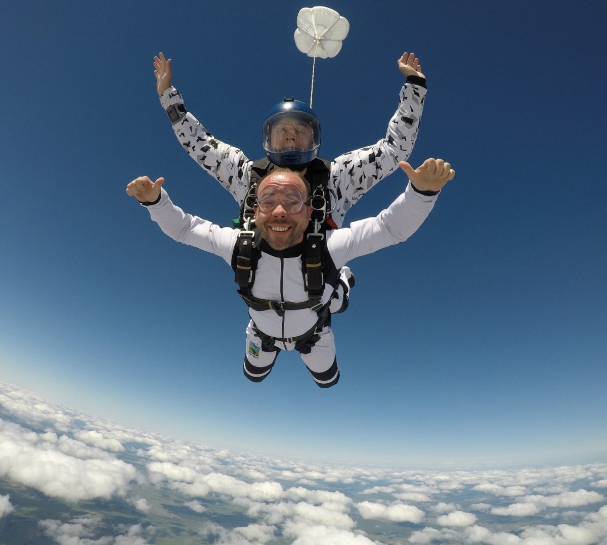 Полет с парашютом