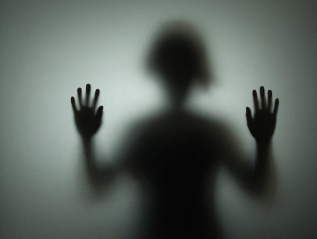 Человечек в ужасе без фона