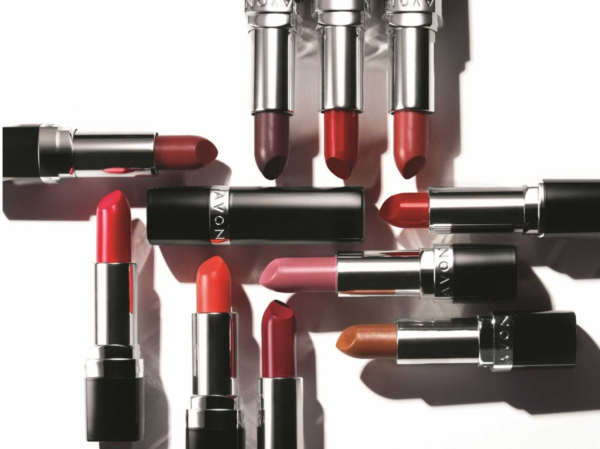 Mac Cosmetics помада Powder Kiss свотчи