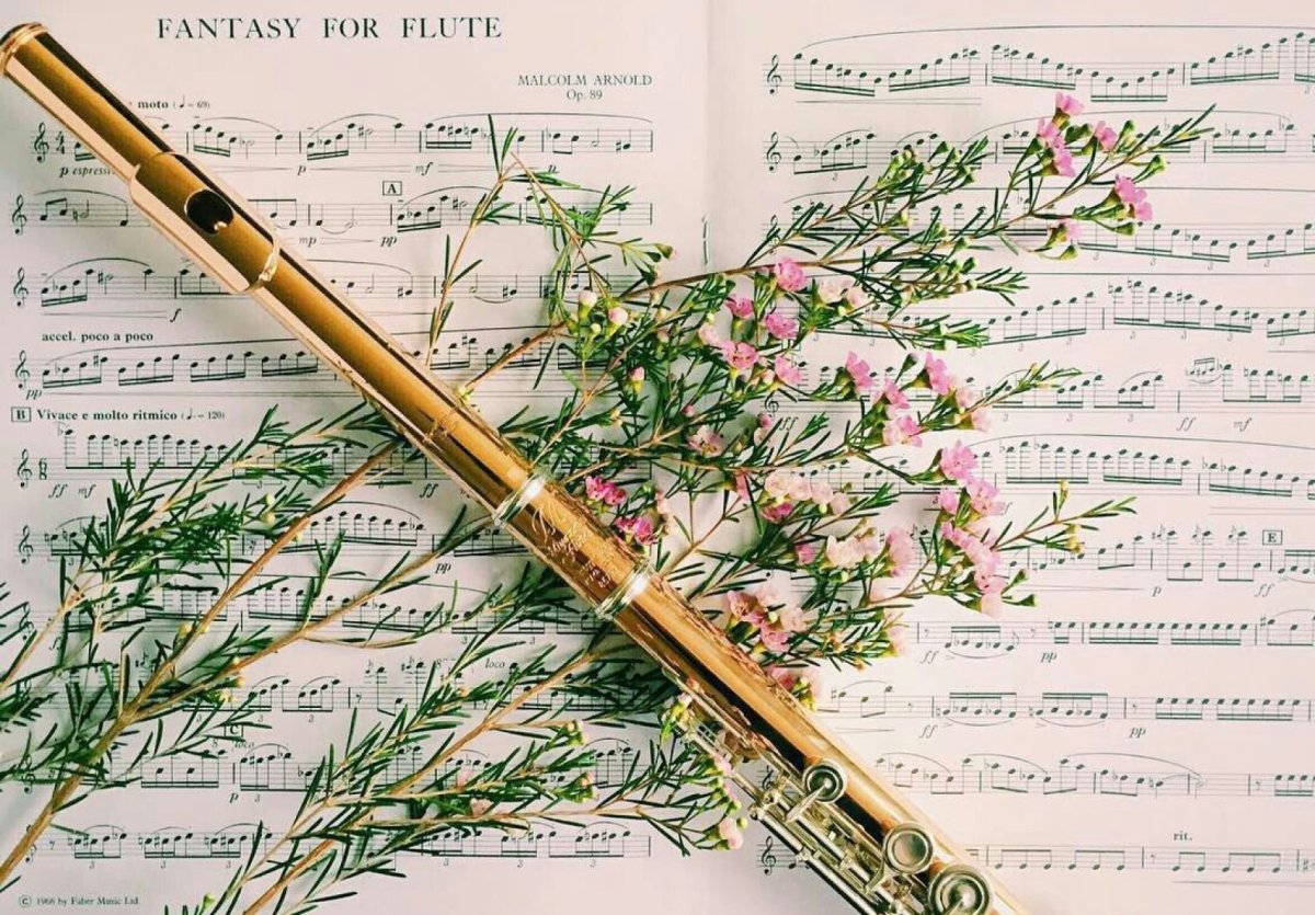 Флейта и цветы