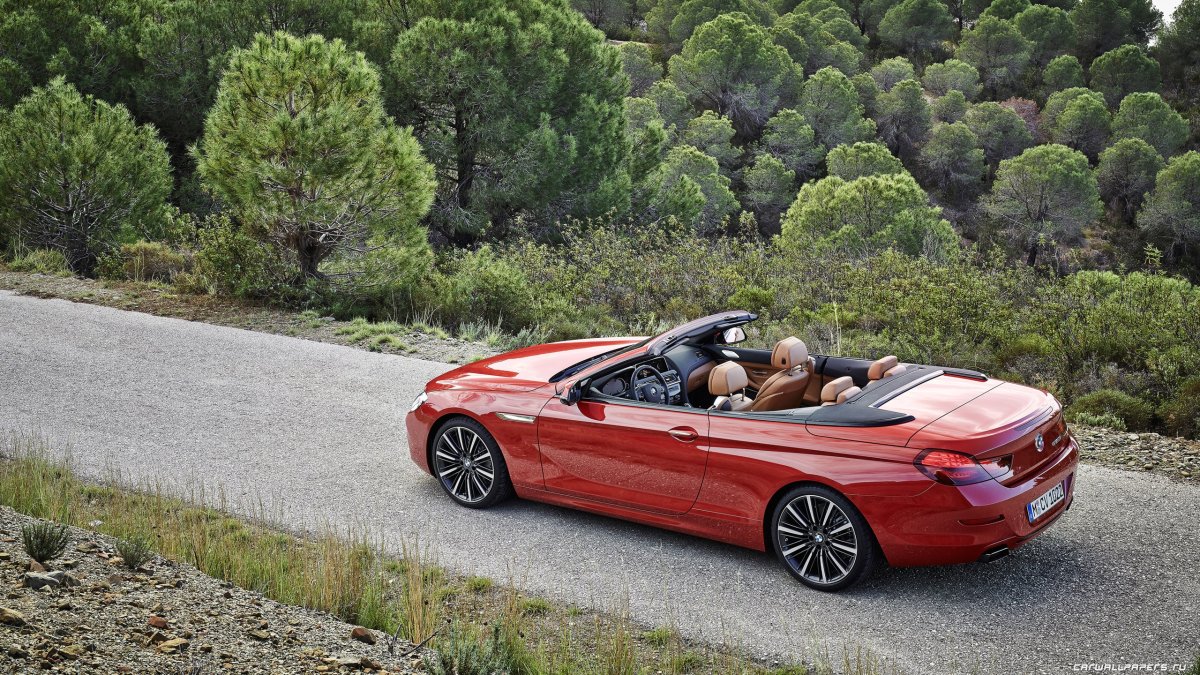 Красный кабриолет с водителем