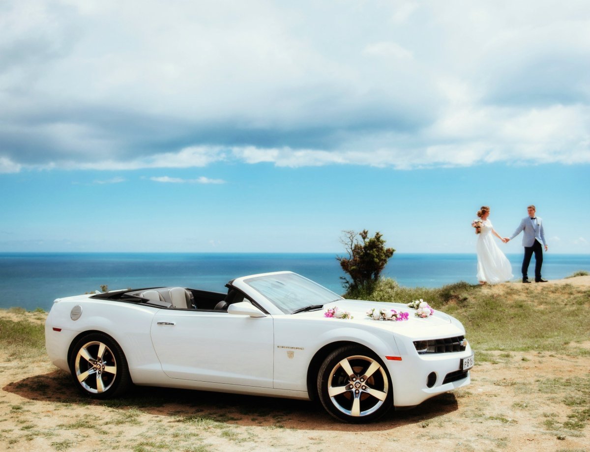 Девушка в кабриолете