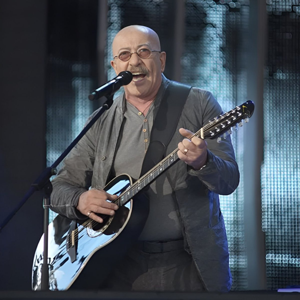 Розенбаум в кепке