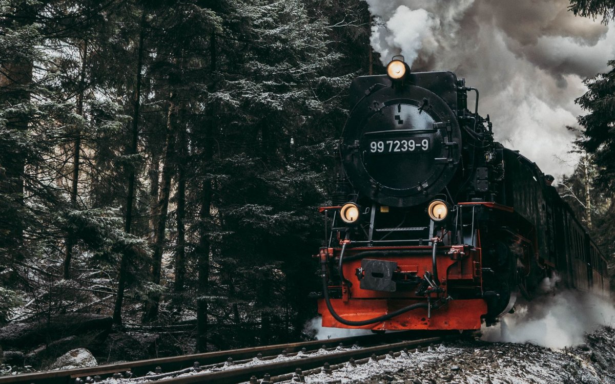 Поезд с дымом