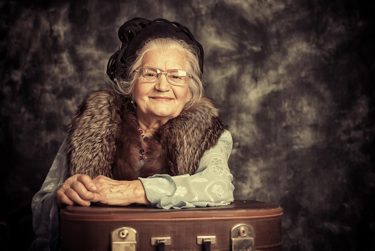 Старушка с цветами