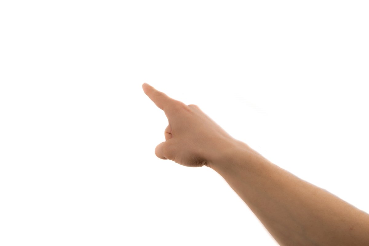 Поднятый вверх указательный палец
