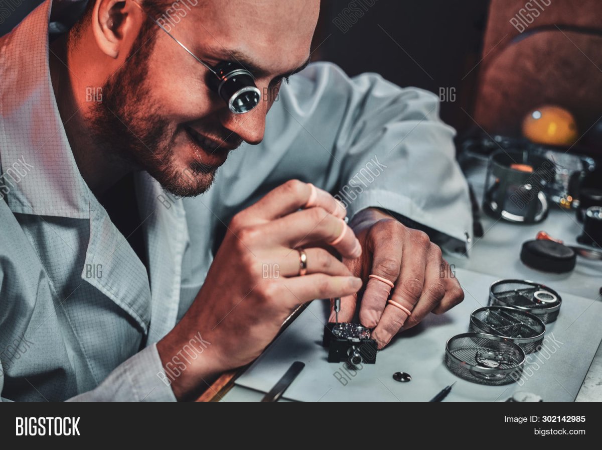 Клип старик ремонтирует часы