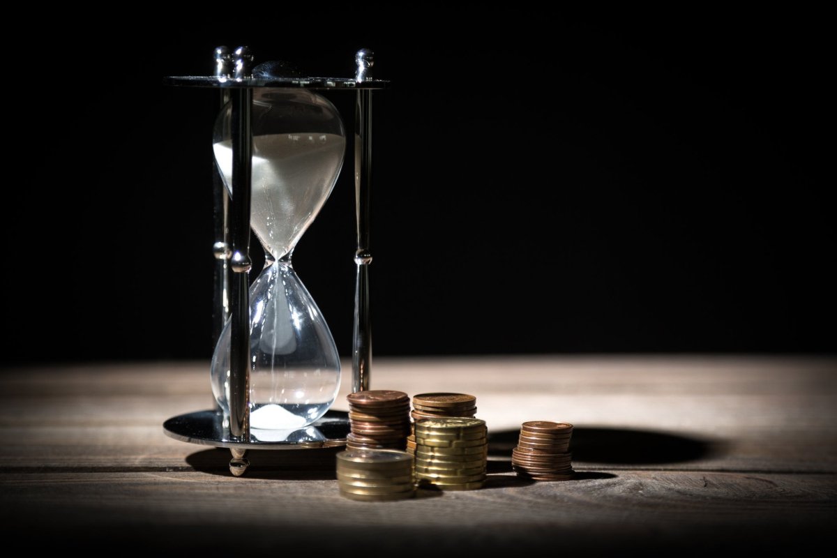 Песочные часы и деньги