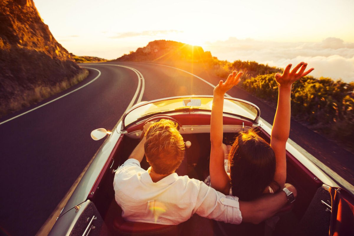 Дорога вдоль озера тун Швейцария