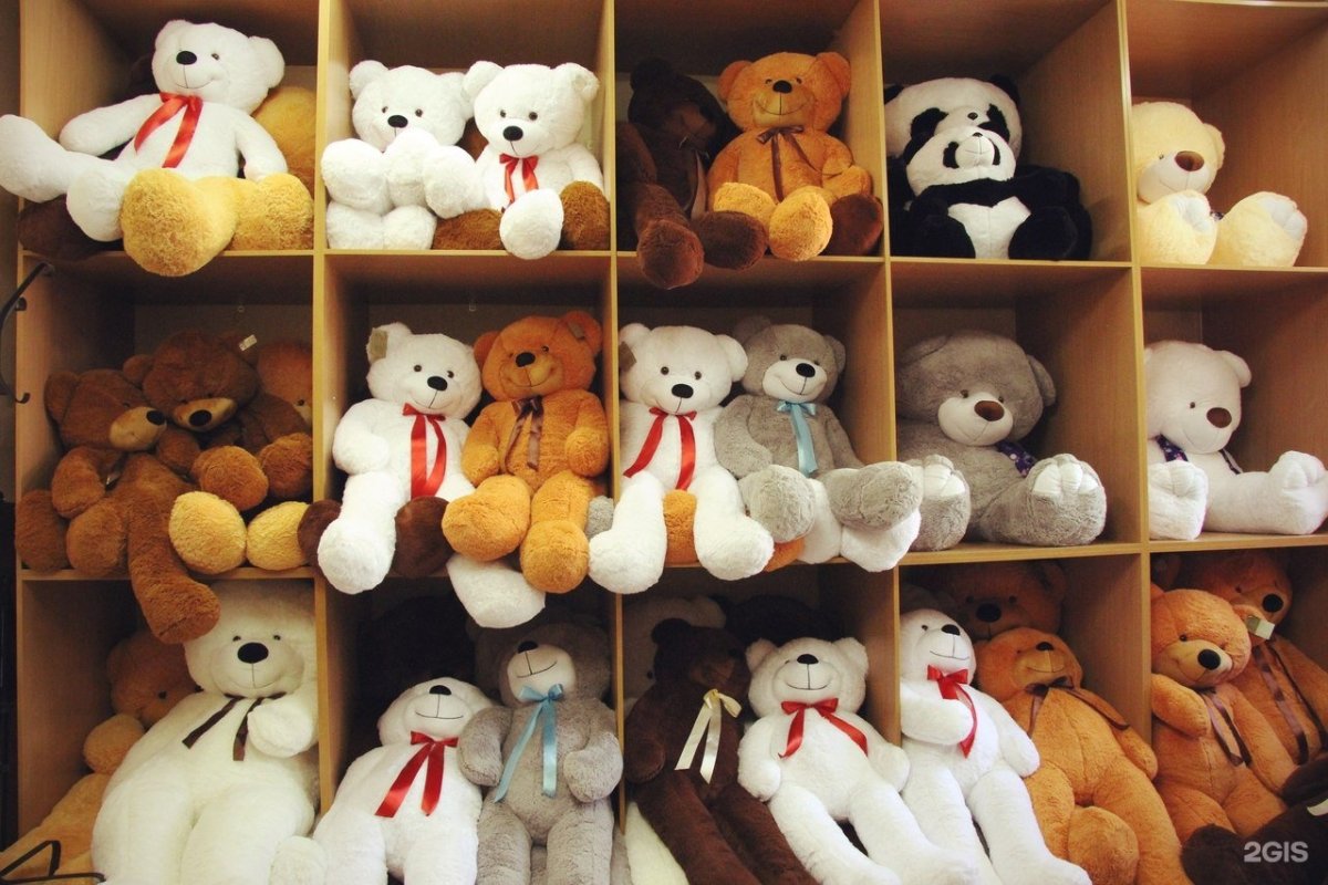 Мягкие игрушки на полках