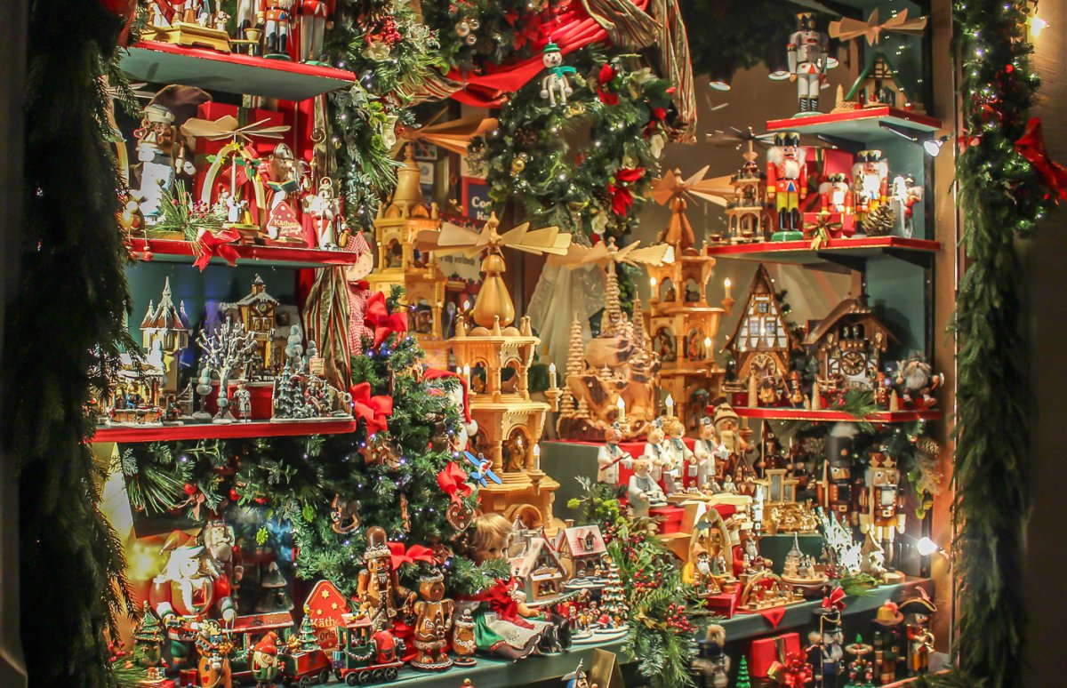 Витрина магазина игрушек