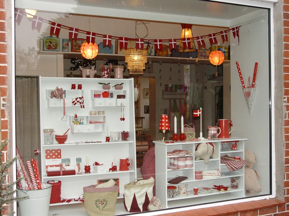 Витрина для кукол