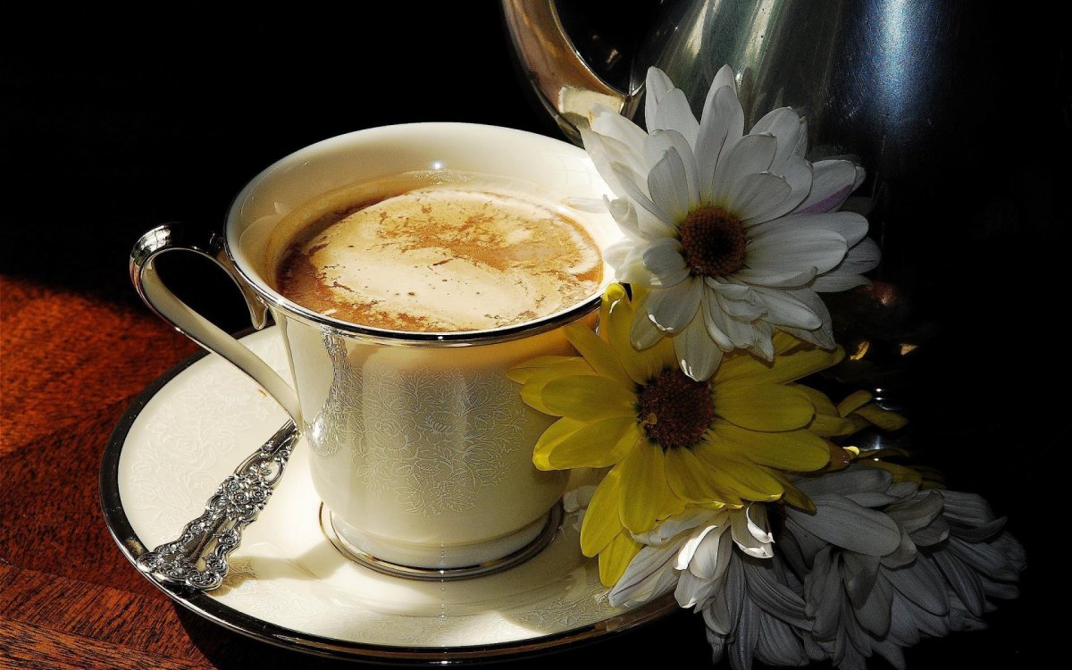 Яркие кофейные чашки