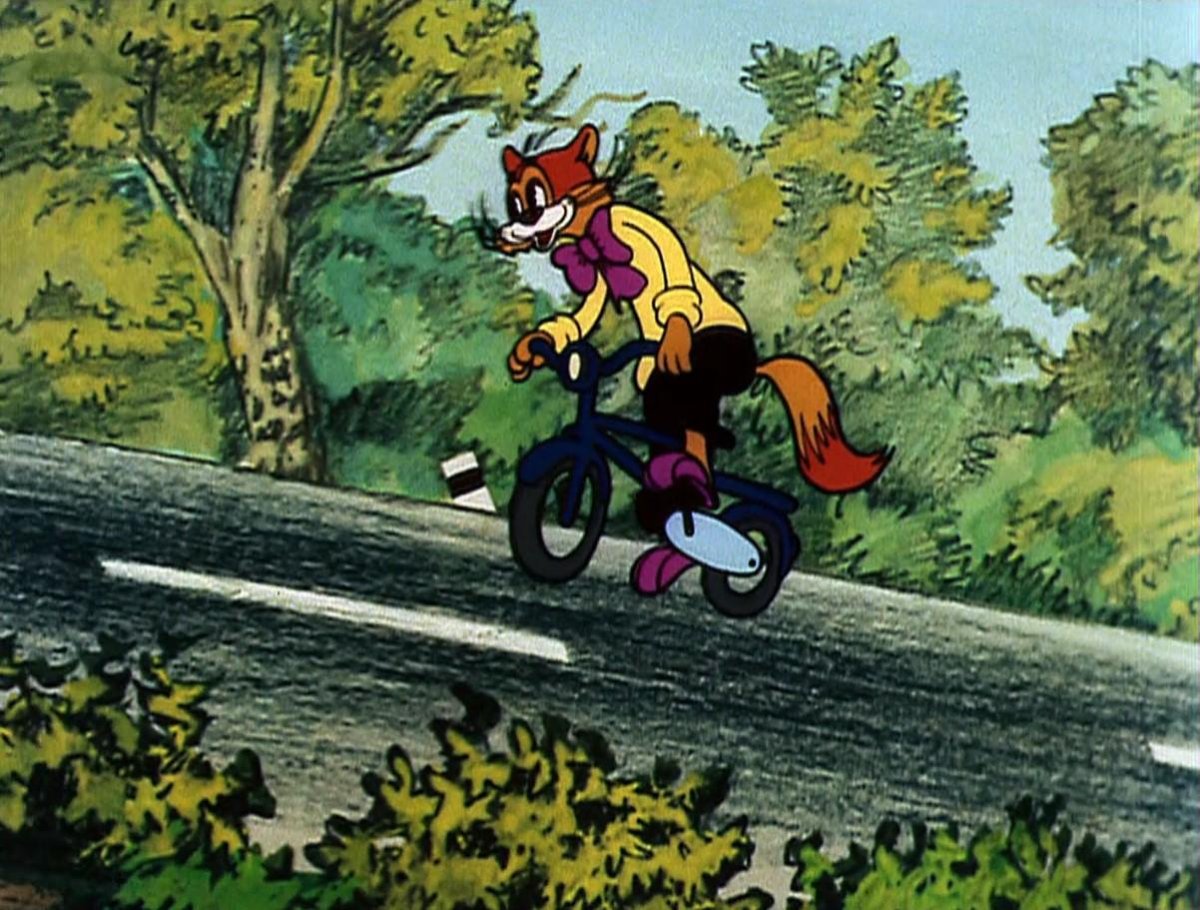 Белка на велосипеде