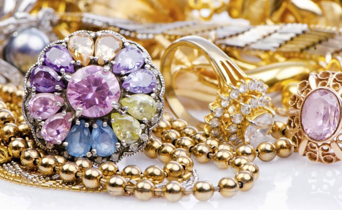 Красивые золотые украшения