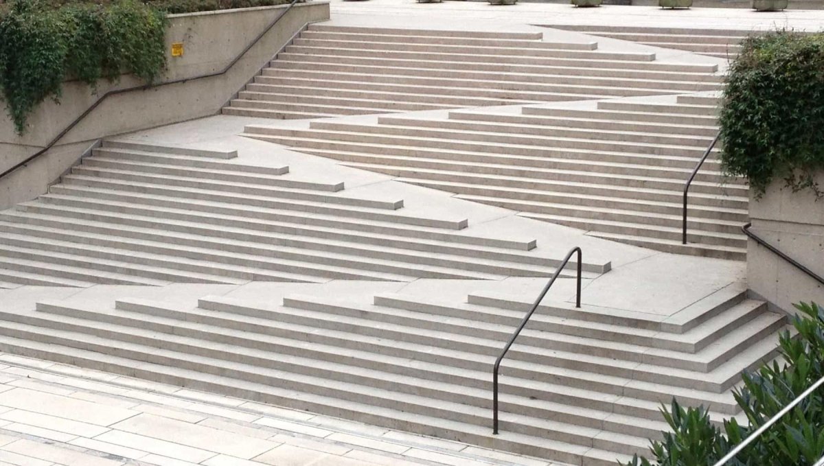 Лестница с пандусом