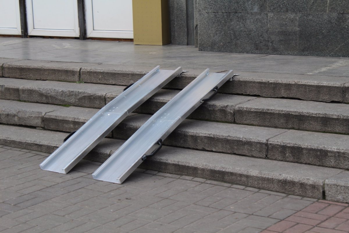 Откидной телескопический пандус