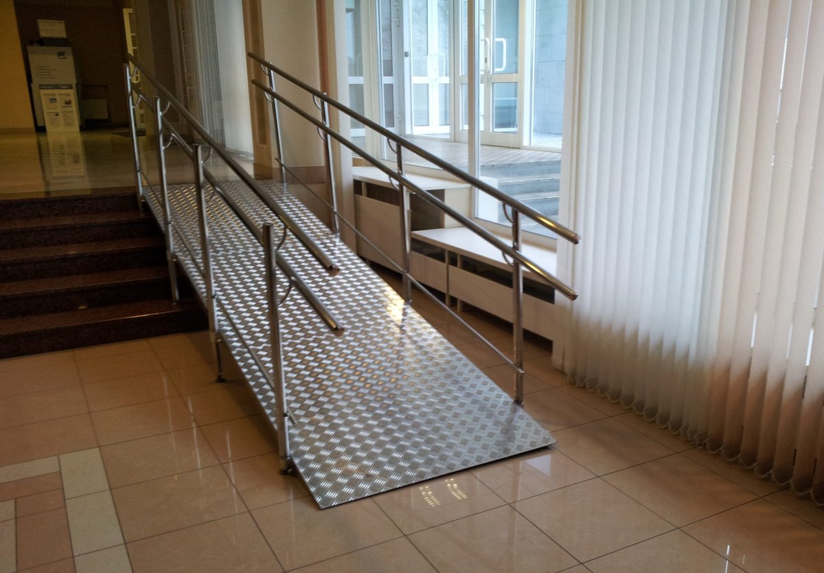 Пандус внутри здания