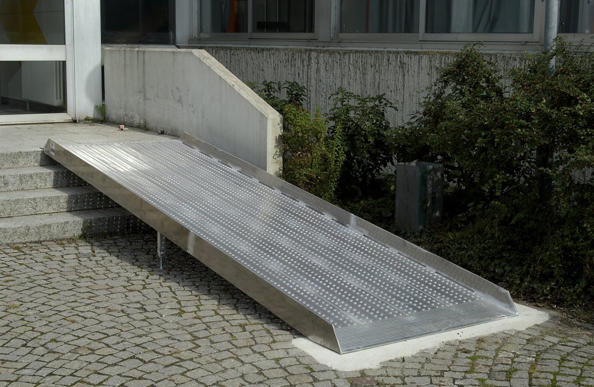 Пандус подставной усиленный h150/ 150 х1000 x 900мм