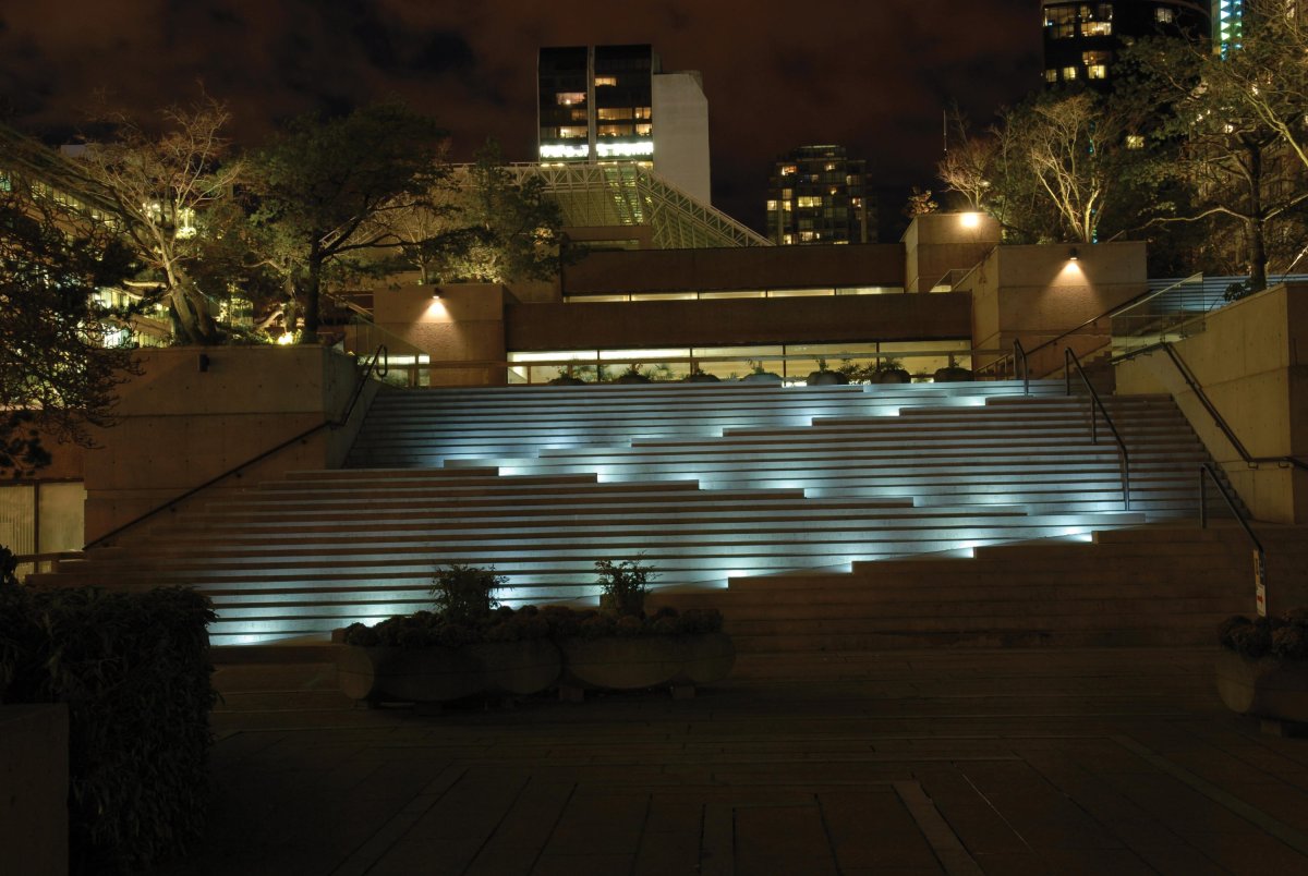 Освещение пандуса