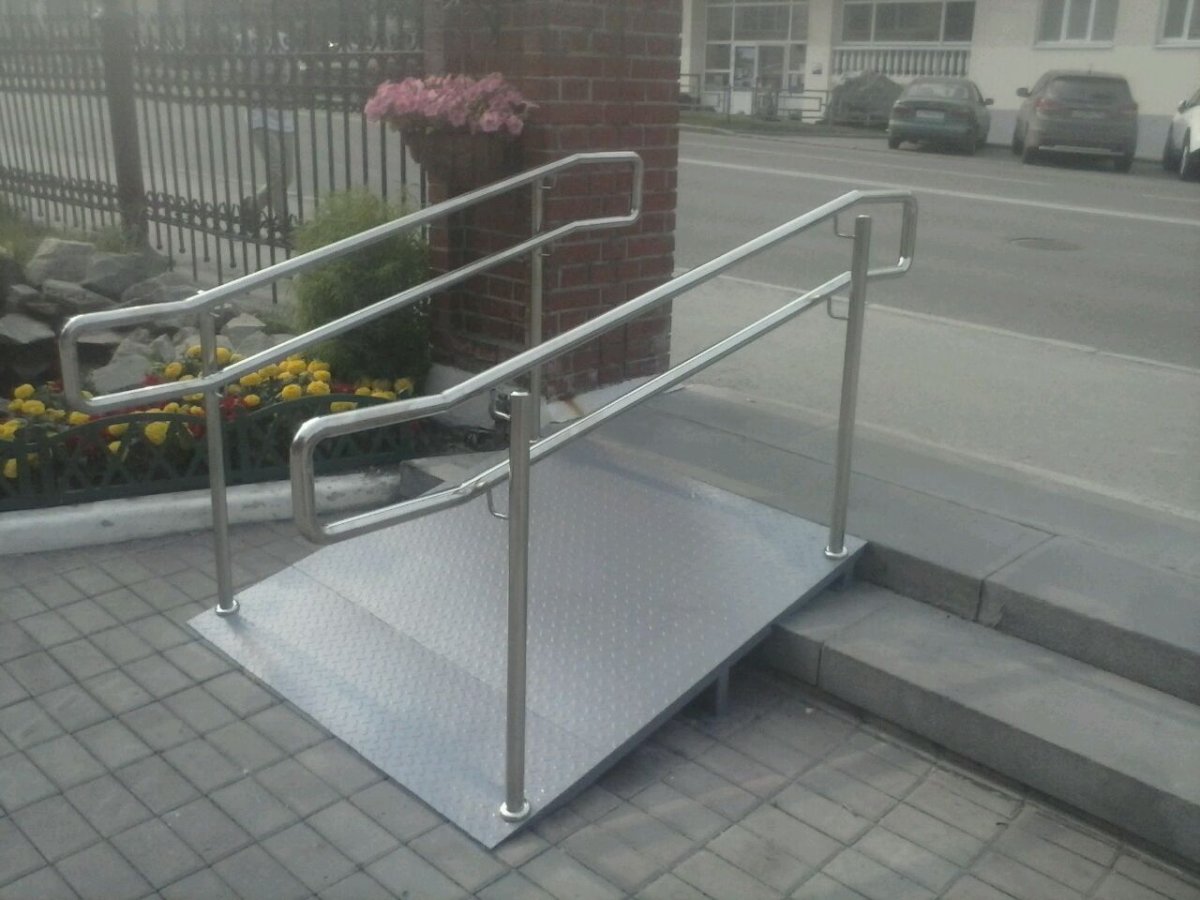 Пандус подставной усиленный h150/ 150 х1000 x 900мм